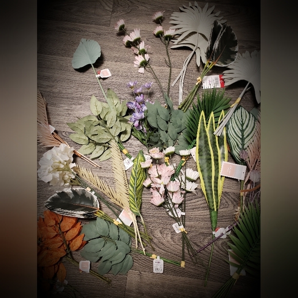 NWT'S DESIGN YOUR OWN FLOWER BUNDLES|SOLD @TARGET FOR$3 EACH| OVER 20 SETS INC. - Picture 3 of 10